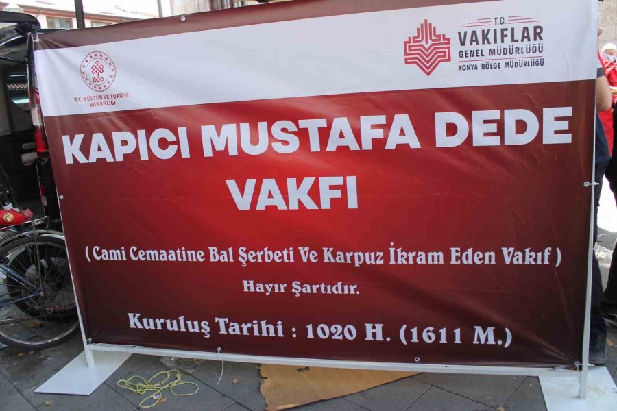 Konya’da Hayır Şartı Gereğince Vatandaşlara Karpuz İkramı Yapıldı