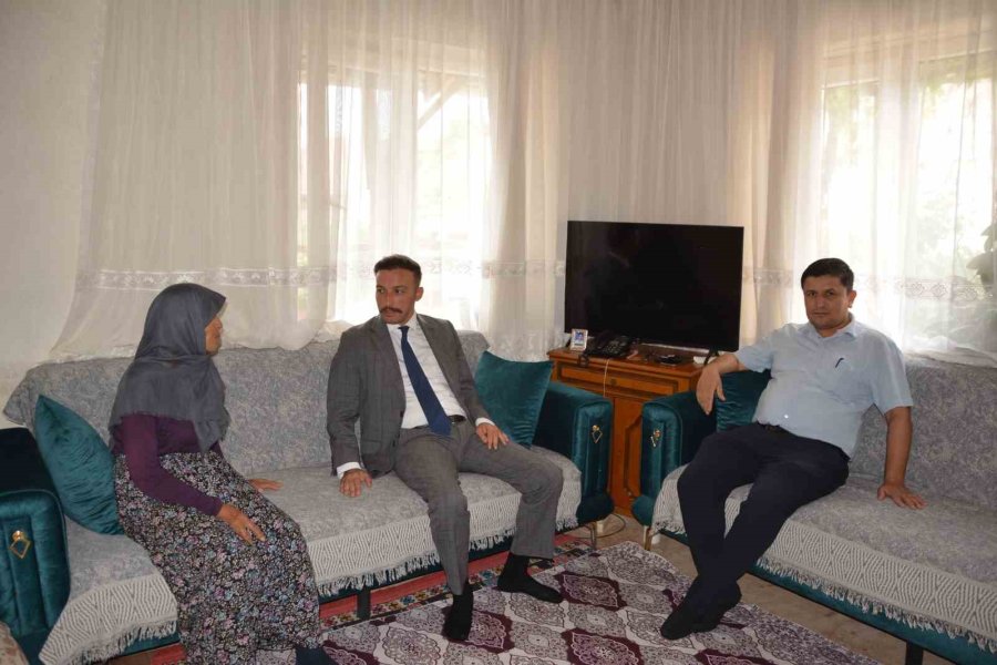 Başsavcı Ozan Kapıcı, Şehit Annesini Evinde Ziyaret Etti