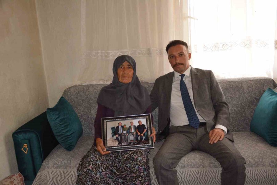 Başsavcı Ozan Kapıcı, Şehit Annesini Evinde Ziyaret Etti