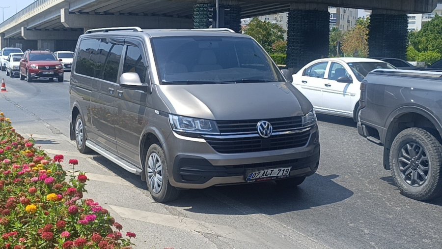 Yangına Giden İtfaiyeye Yol Vermek İsterken Minibüse Çarptı