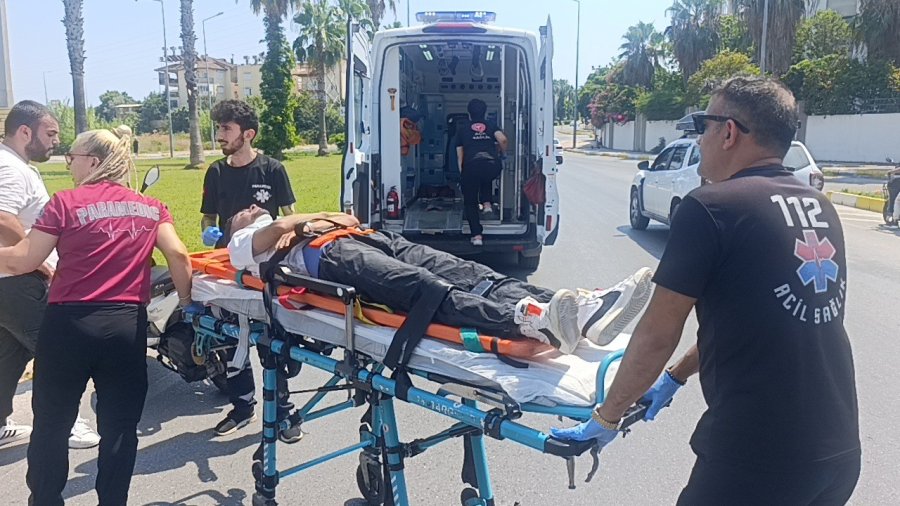 Yangına Giden İtfaiyeye Yol Vermek İsterken Minibüse Çarptı