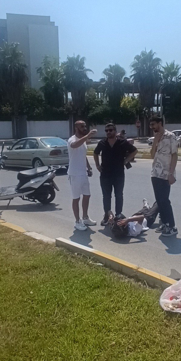 Yangına Giden İtfaiyeye Yol Vermek İsterken Minibüse Çarptı