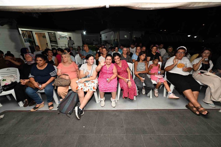 Mersin’de Özel Bireyler Açık Havada Sinema Keyfi Yaşadı