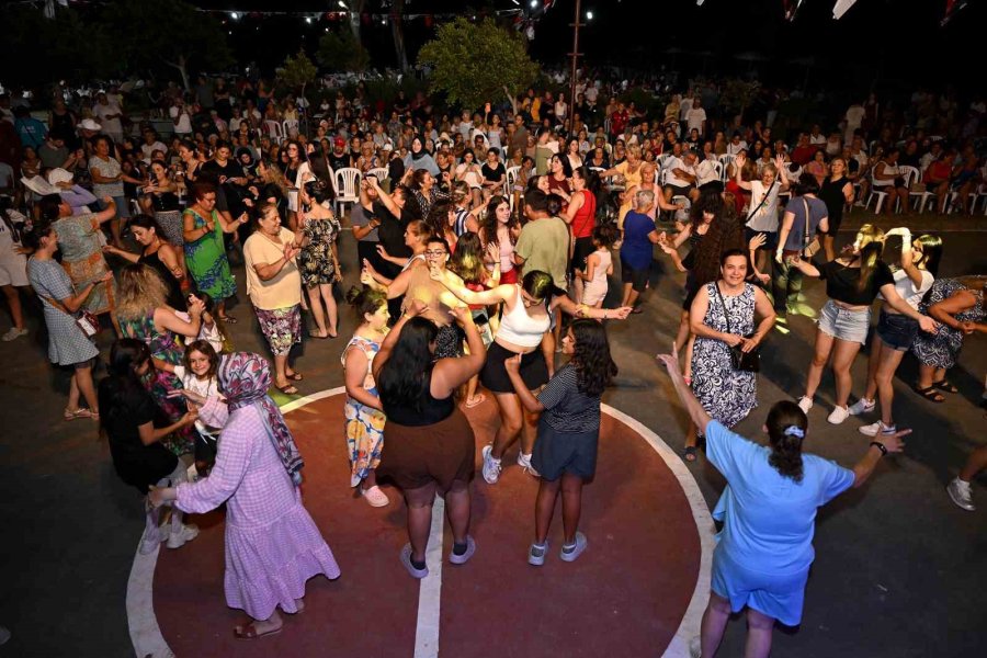Mersin’de ‘yaz Dostum’ Konserleri Vatandaşları Müzikle Buluşturuyor