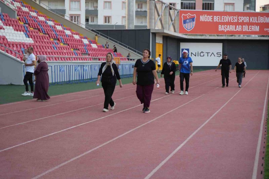 Niğde’de Sağlıklı Yaşam İçin 7’den 70’e Herkes Stadyumda Buluşuyor