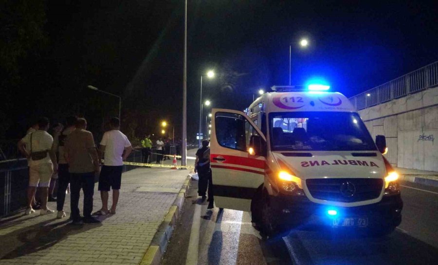 Savrulan Motosikletten Düşerek Başını Kaldırıma Çarpan Genç Hayatını Kaybetti
