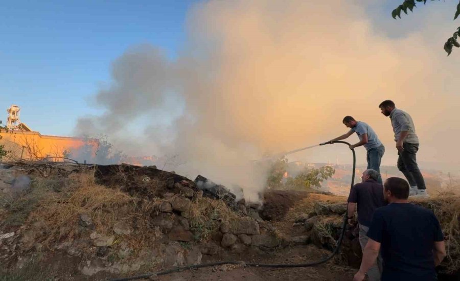 Güzelyurt İlçesinde Tarihi Ev Alev Alev Yandı