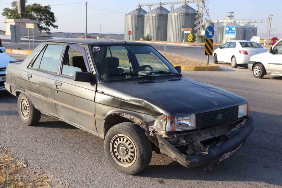 Karaman’da Otomobille Motosiklet Çarpıştı: 1 Yaralı