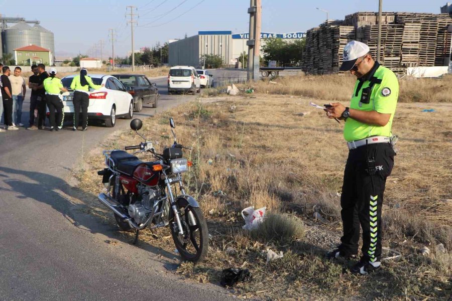 Karaman’da Otomobille Motosiklet Çarpıştı: 1 Yaralı