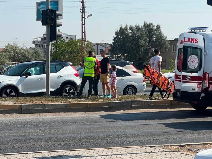 Karapınar’da Otomobiller Çarpıştı: 2 Yaralı