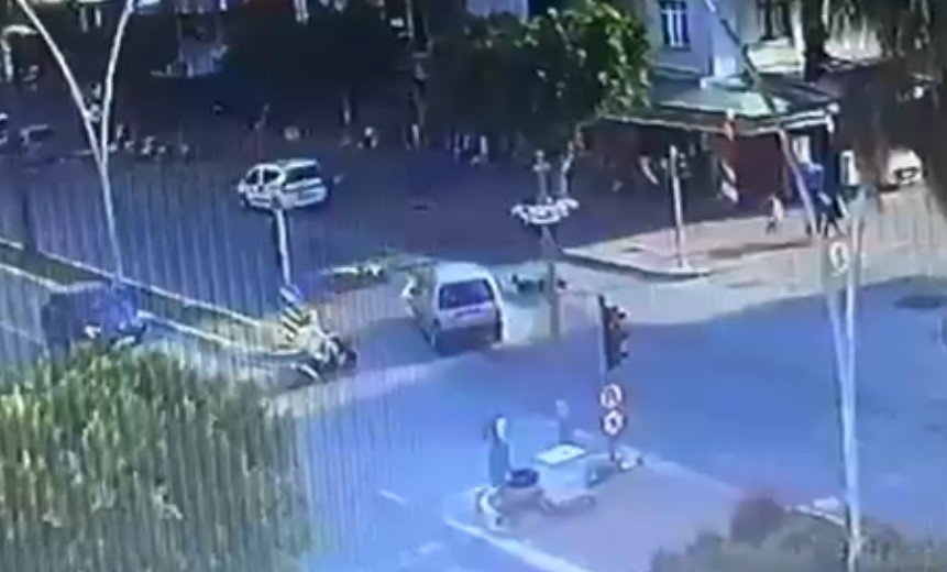 Kırmızı Işık İhlali Kazayla Bitti, Motosiklet Sürücüsü Yaralandı