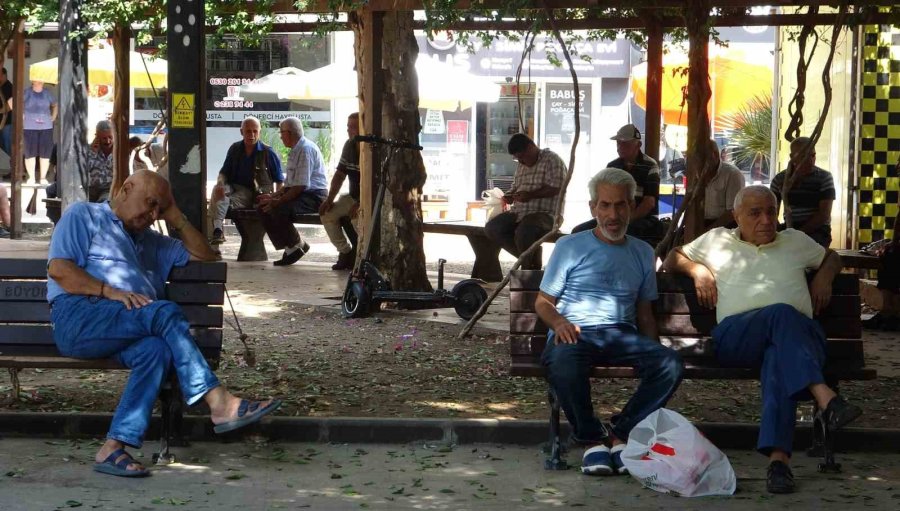 Mersin’de Sıcak Hava Ve Nem Bunalttı