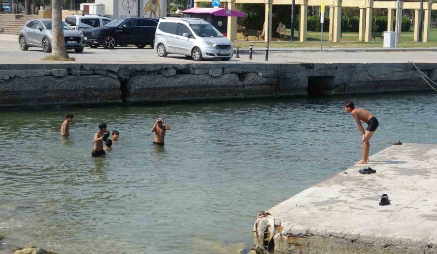 Mersin’de Sıcak Hava Ve Nem Bunalttı