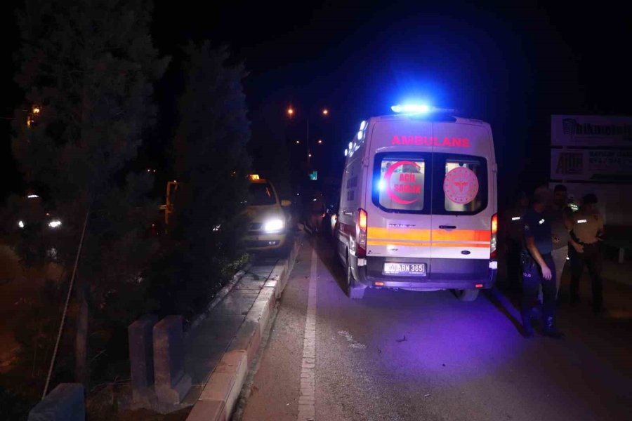 Karaman’da Kontrolden Çıkan Ticari Taksi Refüje Çıktı: 2 Yaralı