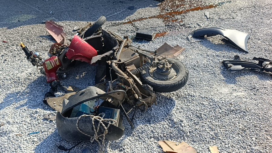 Motosiklettekileri Metrelerce Savuran Kaza Kamerada