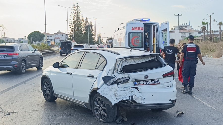 Alkollü Sürücünün Kullandığı Kamyonet Otomobile Çarptı: 1 Yaralı