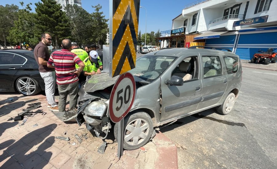 Karaman’da Ters Yöne Giren Otomobil Kazaya Neden Oldu