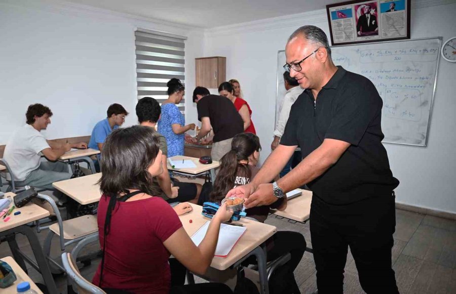 Kemer’de Eğitime Tatlı Dokunuş