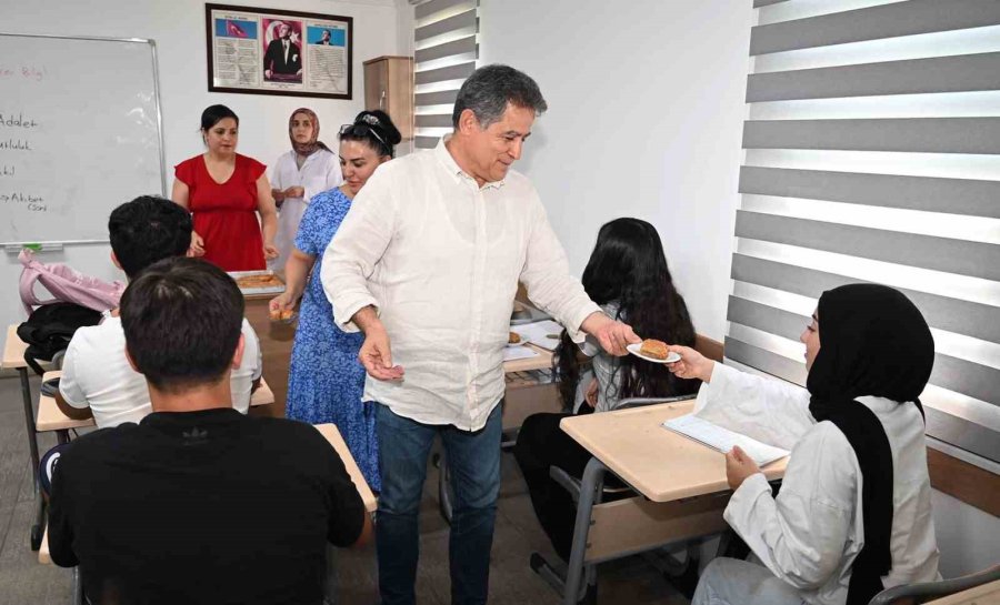 Kemer’de Eğitime Tatlı Dokunuş