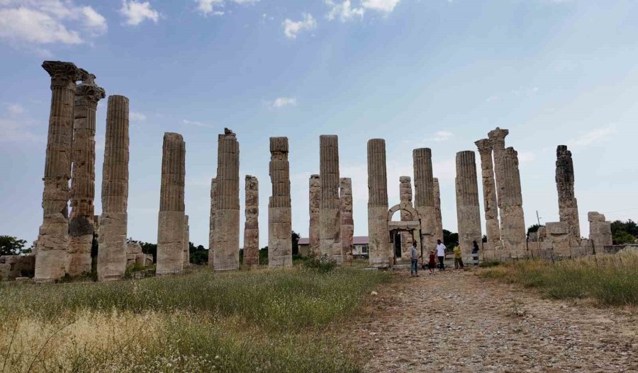 Torosların Eteğinde Olba Krallığı’nın İbadet Yeri ’uzuncaburç’ Misafirlerini Ağırlıyor
