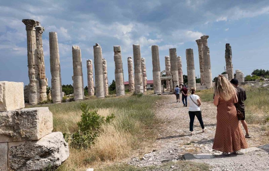 Torosların Eteğinde Olba Krallığı’nın İbadet Yeri ’uzuncaburç’ Misafirlerini Ağırlıyor
