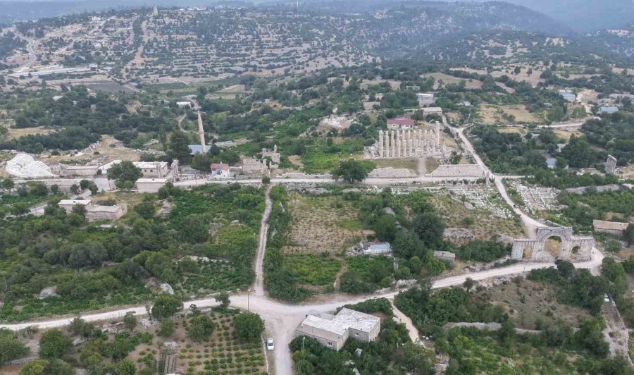 Torosların Eteğinde Olba Krallığı’nın İbadet Yeri ’uzuncaburç’ Misafirlerini Ağırlıyor