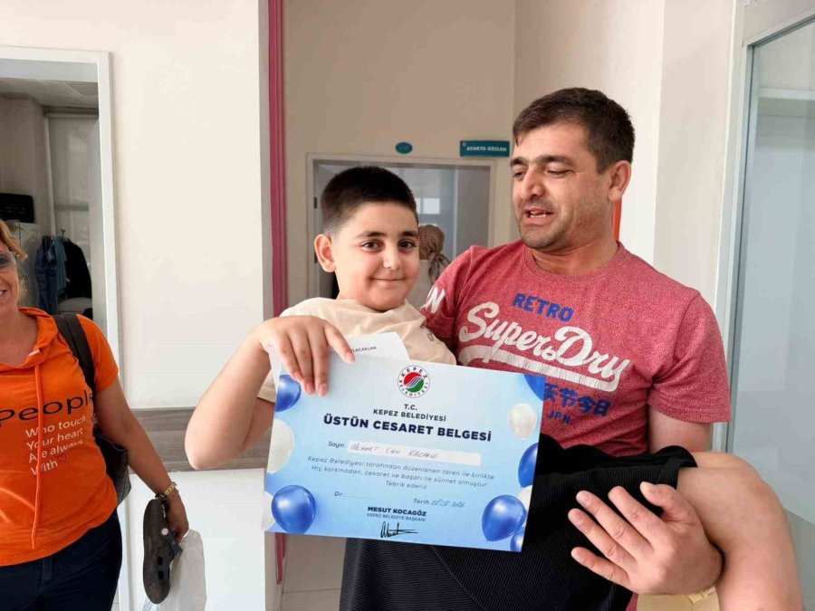 Sünnet Olan Çocukları "üstün Cesaret Belgesi’ İle Ödüllendirildi