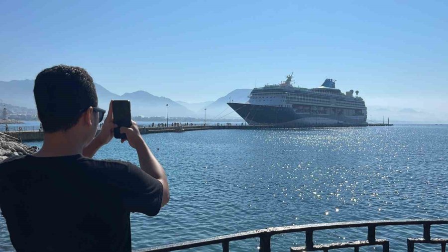 Lüks Kruvaziyer Bin 807 Turist İle Alanya İskelesine Demir Attı