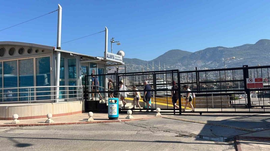 Lüks Kruvaziyer Bin 807 Turist İle Alanya İskelesine Demir Attı