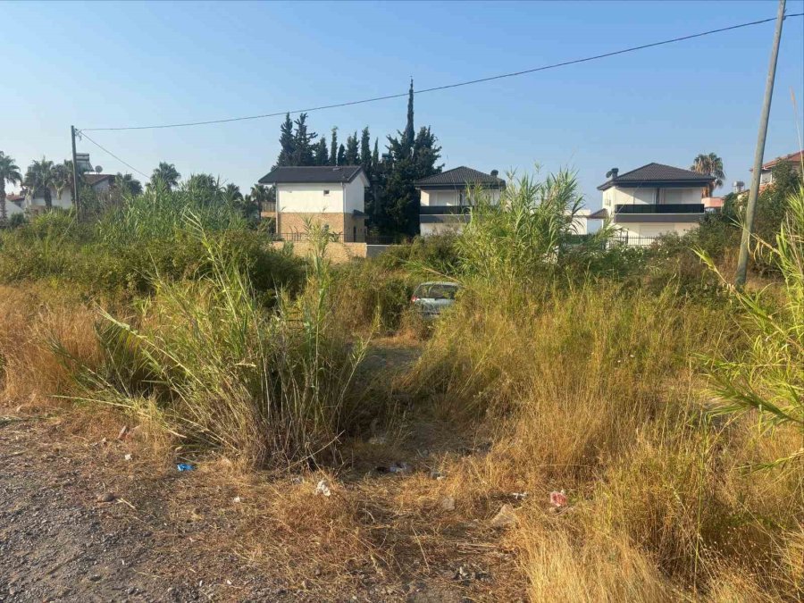 Antalya’da Çarpışan Araçlar Yayalara Çarptı: 6 Yaralı
