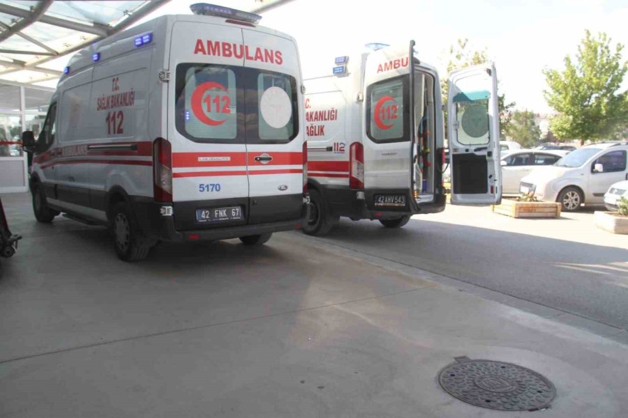Beyşehir’de Ticari Taksi Anne Ve Kızına Çarptı: 2 Yaralı