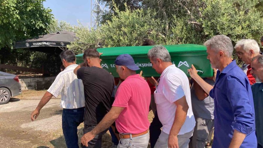 Mersin’deki Kasklı Dehşette Hayatını Kaybeden Yaşlı Adam Toprağa Verildi