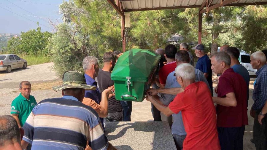Mersin’deki Kasklı Dehşette Hayatını Kaybeden Yaşlı Adam Toprağa Verildi