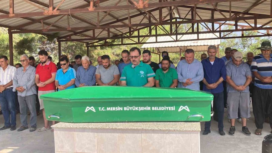 Mersin’deki Kasklı Dehşette Hayatını Kaybeden Yaşlı Adam Toprağa Verildi