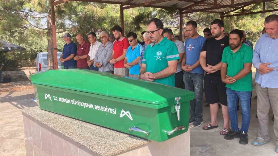 Mersin’deki Kasklı Dehşette Hayatını Kaybeden Yaşlı Adam Toprağa Verildi