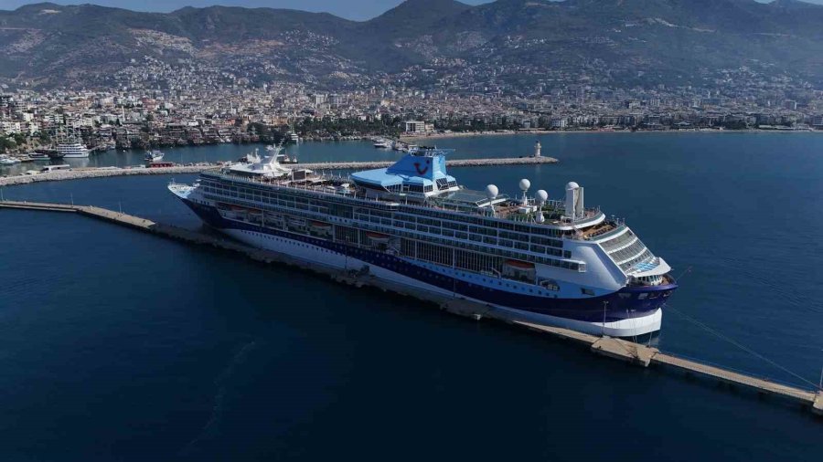 Lüks Kruvaziyer Bin 807 Turist İle Alanya İskelesine Demir Attı