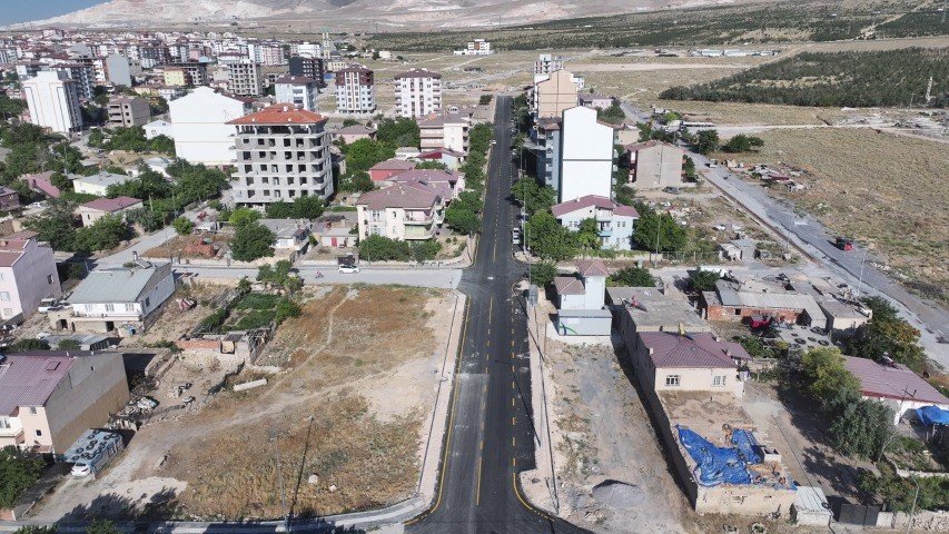 Niğde’de Altyapısı Tamamlanan Bölgelerde Asfalt Çalışmaları Sürüyor