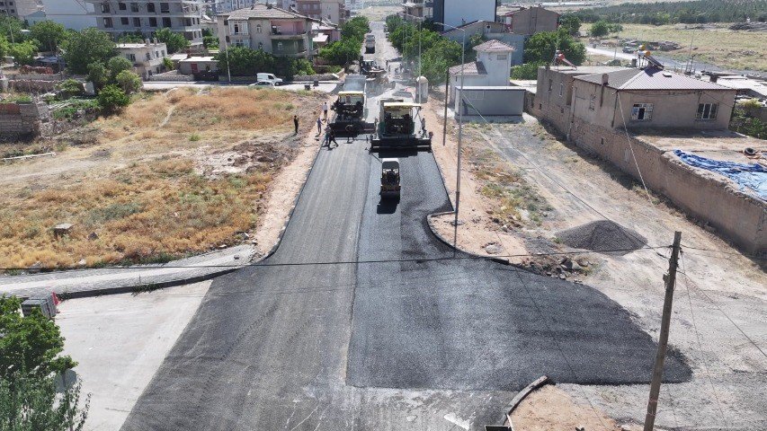 Niğde’de Altyapısı Tamamlanan Bölgelerde Asfalt Çalışmaları Sürüyor