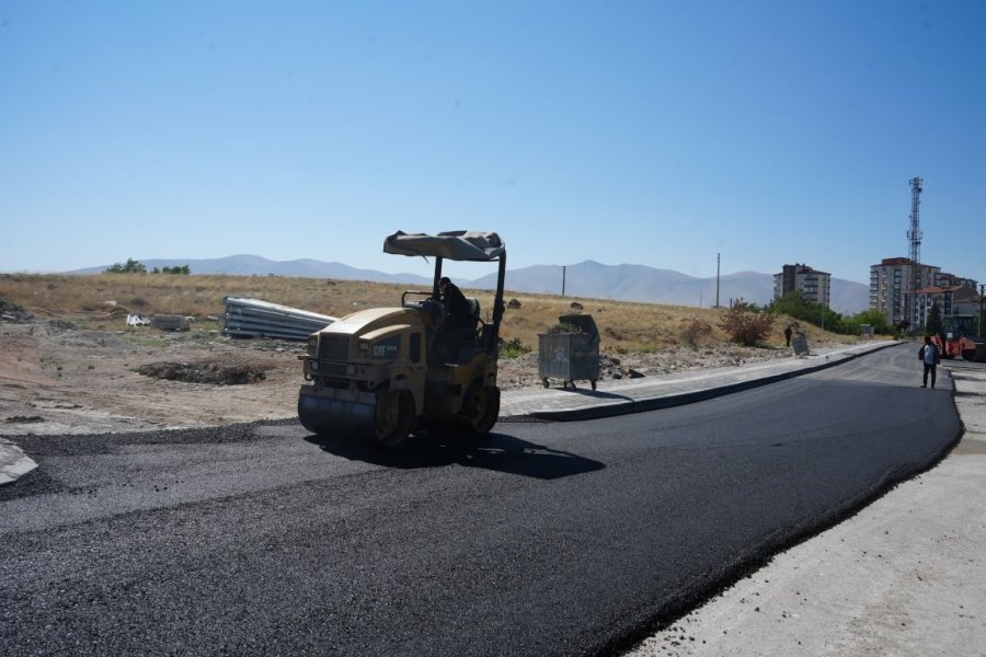 Niğde’de Altyapısı Tamamlanan Bölgelerde Asfalt Çalışmaları Sürüyor