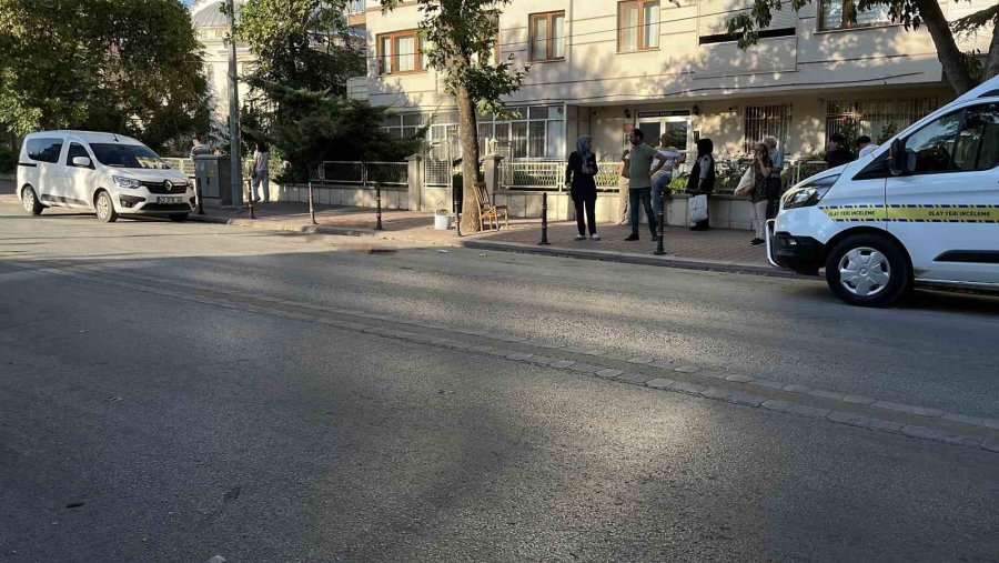 Husumetlisini Sokak Ortasında Bıçaklayarak Öldürdü: Saldırı Anı Kamerada