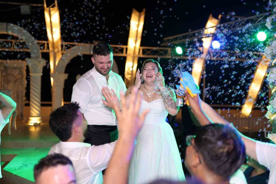 Mersin’de Amerikalı Geline Türk Düğünü