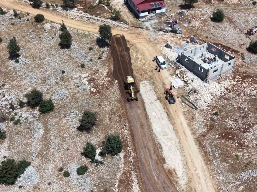 Tarsus’ta Kırsal Mahallelerin Yol Sorunu Çözülüyor