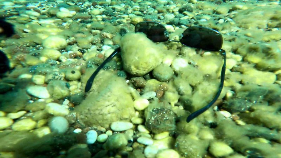 Denizin Dibinde Buldukları Görenleri Hayrete Düşürüyor: Tatilcilerin Denizde Kaybettikleri, Dalış Yapan Gencin Ganimeti Oluyor