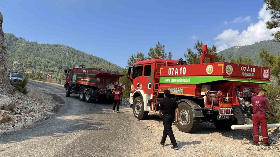 Antalya’da İki İlçede Çıkan Orman Yangınına Müdahale Ediliyor