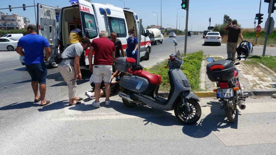 Antalya’da Devrilen Motosikletli Yaralandı