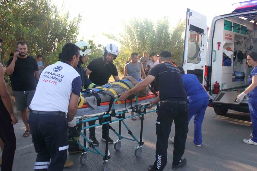 Antalya’da Otomobil Sulama Kanalına Düştü, Sürücü Yaralandı