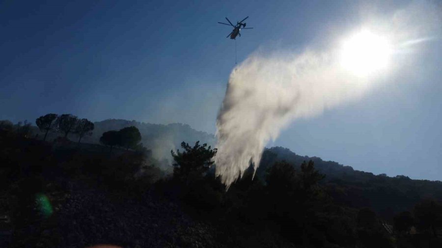 Antalya’da İki İlçede Çıkan Orman Yangınları Kontrol Altına Alındı