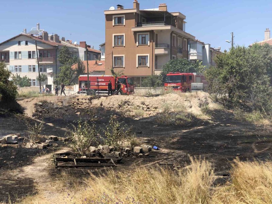 Konya’da Evlerin Bitişiğinde Yangın Paniği