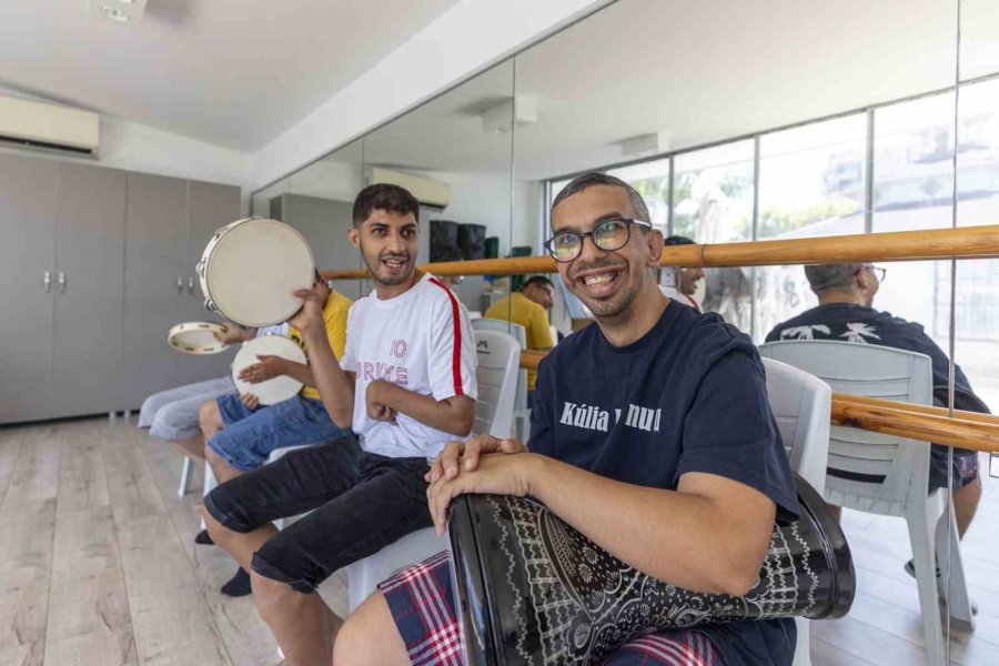 Mersin’de Özel Bireyler Yazın Tadını Etkinliklerle Çıkarıyor