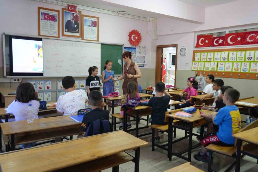 Niğde’de Halk Eğitim Merkezi’nin Yaz Okuluna Rekor İlgi: Kurslara Bin 71 Öğrenci Katıldı
